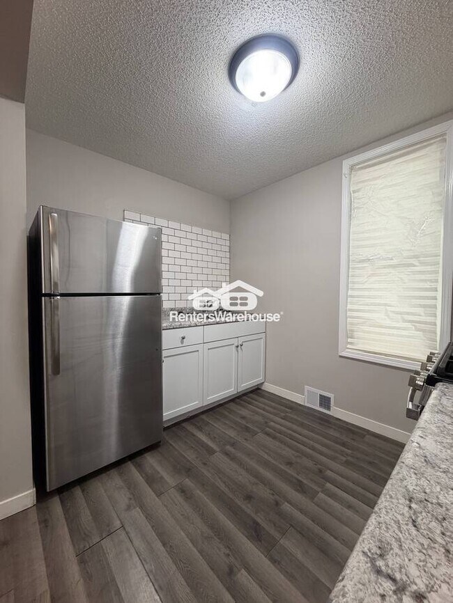 Foto del edificio - Available now! Spacious 2 bedroom 1 bathroom in Saint Paul