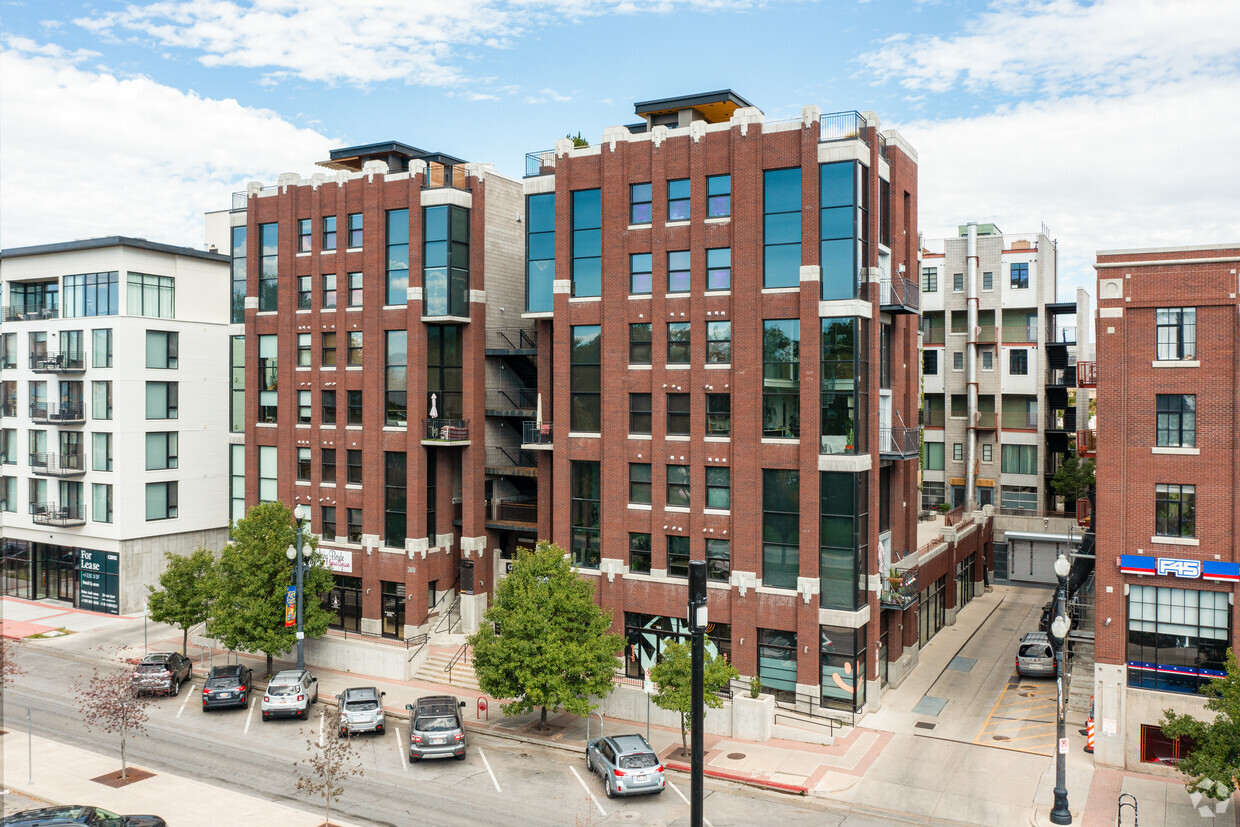 Primary Photo - Broadway Park Lofts