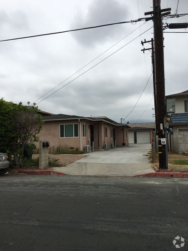 Building Photo - 9013 Arcadia Ave
