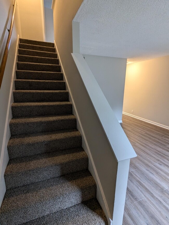 Building Photo - 813 Holder Ct