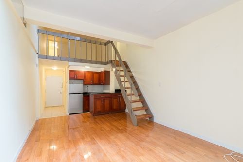 Building Photo - 9 E 32nd St