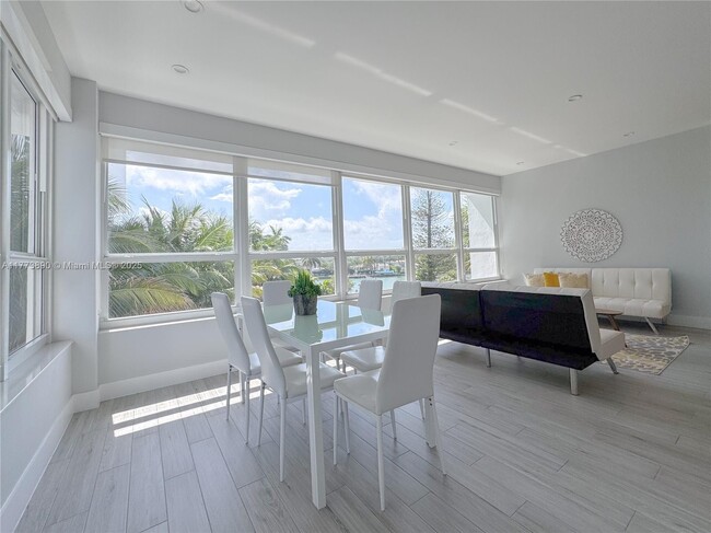 Building Photo - 4925 Collins Ave