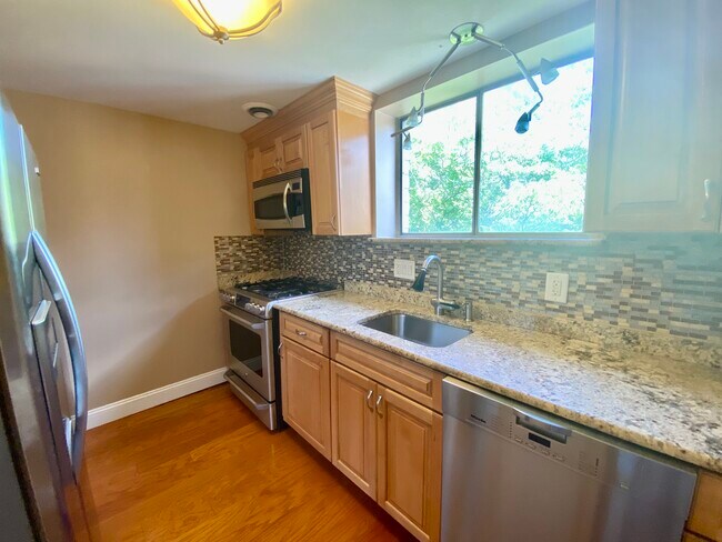 Building Photo - 20 Stearns Rd