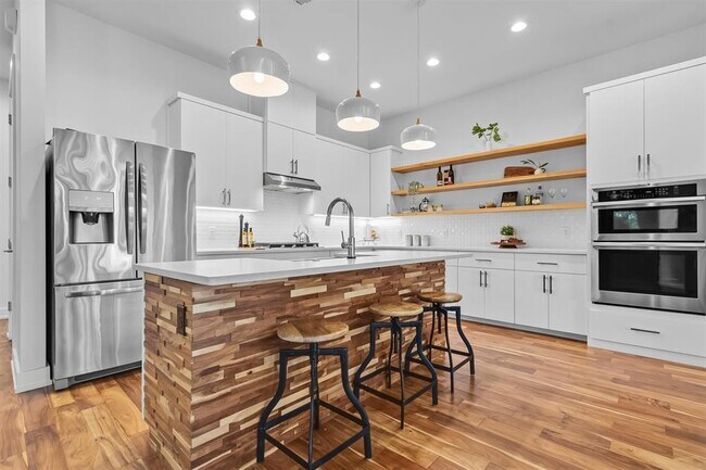 Foto del edificio - 2712 Oak Springs Dr