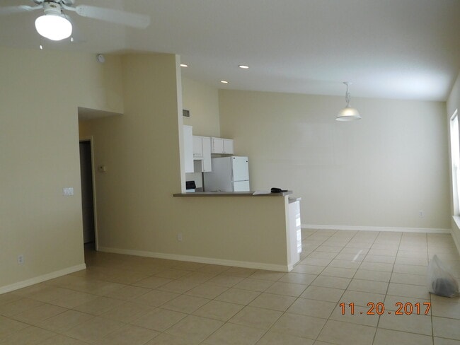 Building Photo - 2BR 1BA DUPLEX FOR RENT