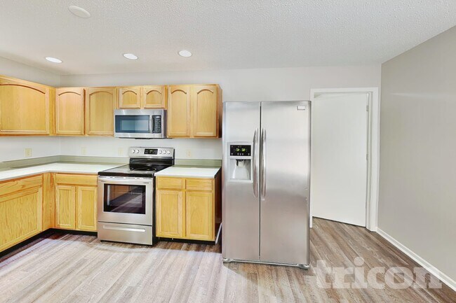 Foto del edificio - 746 Streamside Dr
