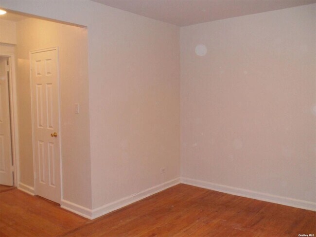 Foto del edificio - 134-39 Blossom Ave