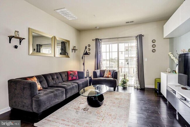 Foto del edificio - 223 Breeders Cup Dr