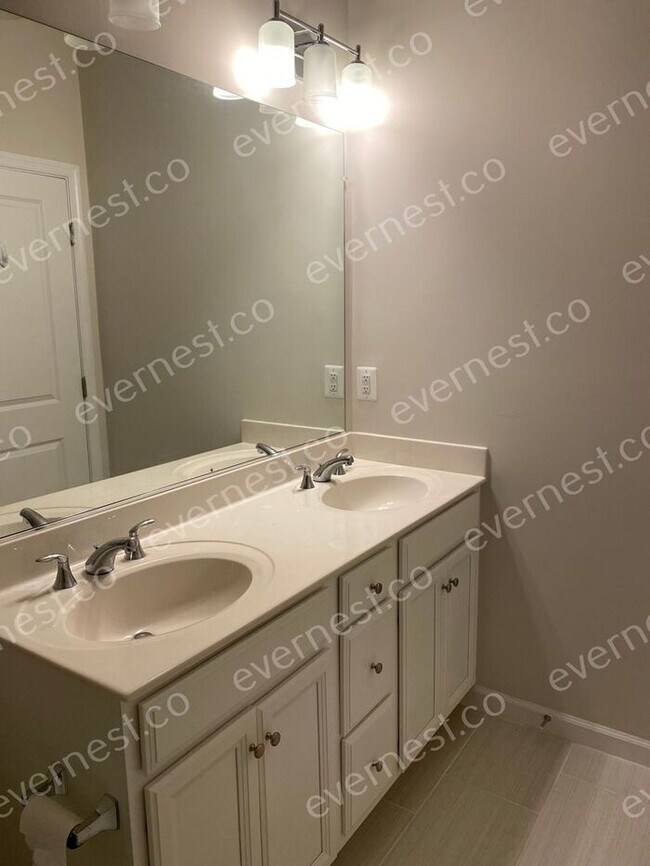 Foto del edificio - 1802 Sag Harbor Ln