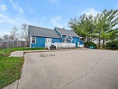 Building Photo - 1725 Army Post Rd