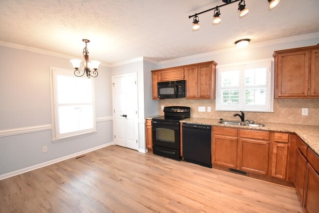Building Photo - Coming Soon: 3 Bedroom 2 Bath Home-(NO PETS)