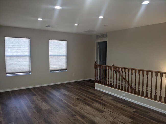 Foto del edificio - Beautiful 4 Bedroom + Loft Home