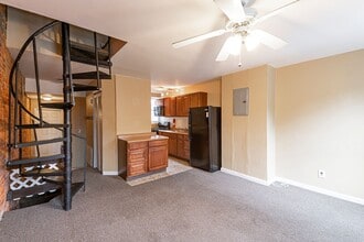 Building Photo - 530 N 32nd St