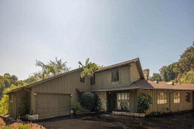 Building Photo - 1365 N Wetherly Dr