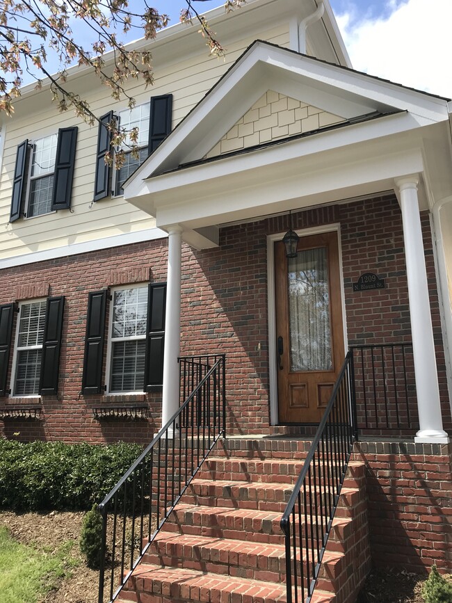 Building Photo - 1209 N Blount St
