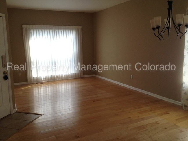 Building Photo - Great Home with Mountain Views