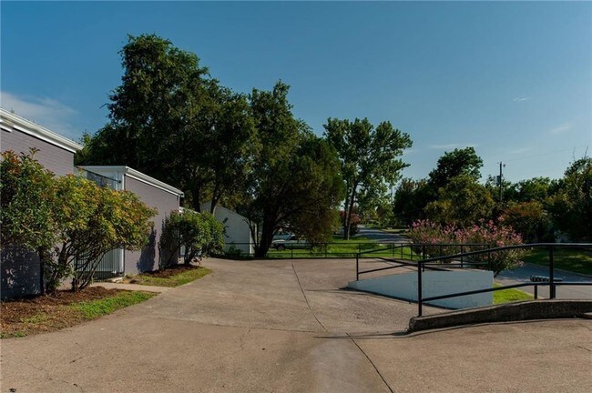 Building Photo - 3025 Sappington Pl