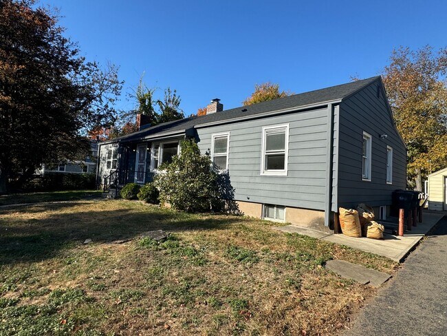 Foto del edificio - Conveniently Located 3 Bedroom Ranch