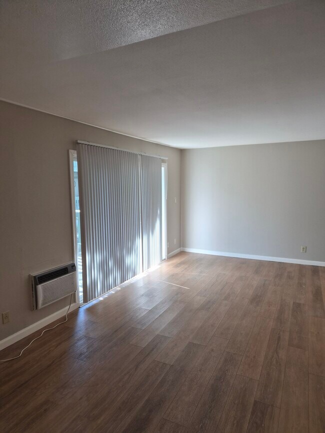 Building Photo - 1036 Oak Grove Rd