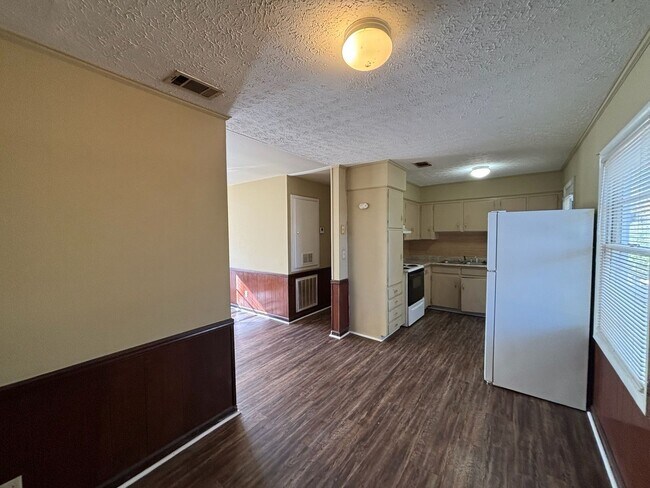 Foto del edificio - Turn the Key to Comfort & Convenience.