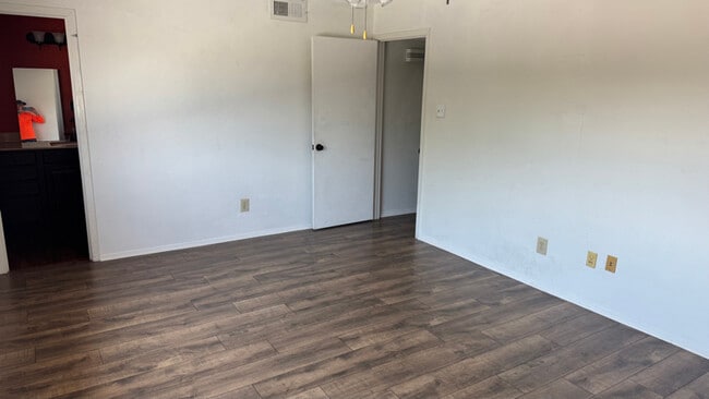 Building Photo - 10650 Steppington Dr