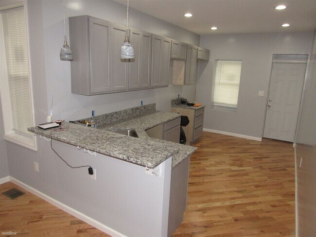 Foto del edificio - 3 br, 2.5 bath Townhome - 2108 North Fulto...