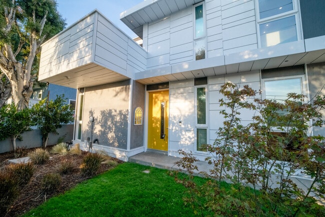 Front of the building with grassy area - 2306 Aviation Blvd