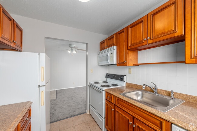 2 habitaciones, 1 baño - 780 pies cuadrados - Cocina - Crest Apartments