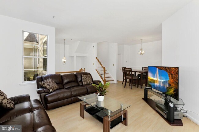 Building Photo - 10239 Cove Ledge Ct