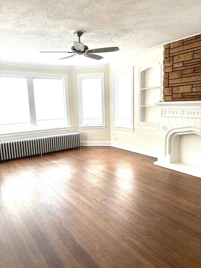 Building Photo - 5931 N Campbell Ave
