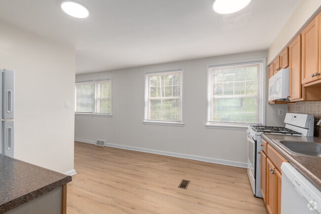 2BR, 1BA - 1,000SF - Kitchen - Elkins Park Gardens