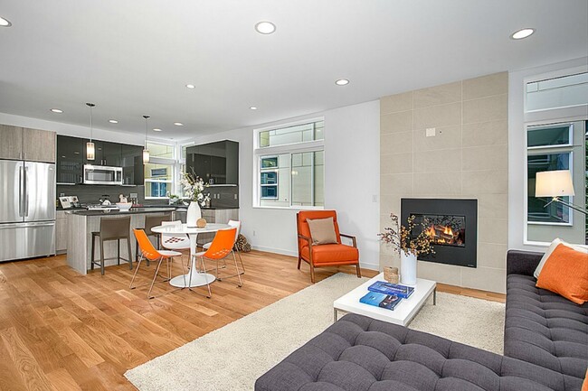 Foto del edificio - Updated, Modern Townhouse in Greenwood!