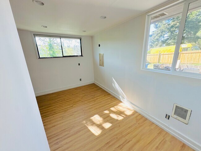 Foto del edificio - 5640 23rd Ave SW