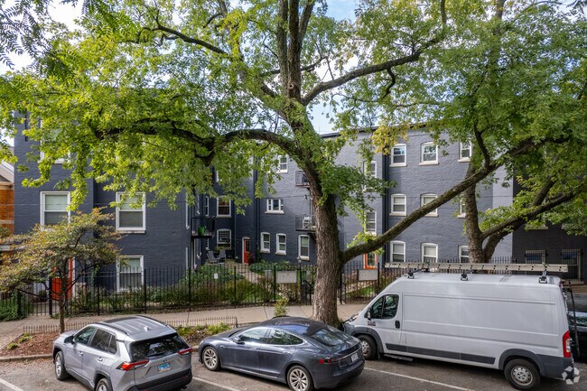 Building Photo - 2460-2468 N Albany Ave