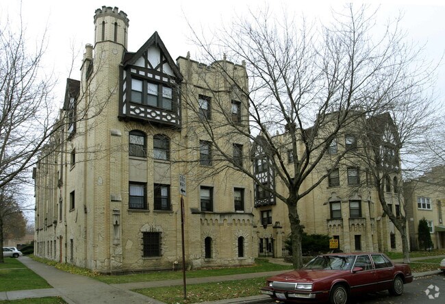 Building Photo - 5649-5659 N Spaulding Ave