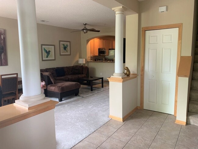 Building Photo - Lovely 2 Bed / 2 Bath TH w/ Heated Underground Parking in Plymouth!