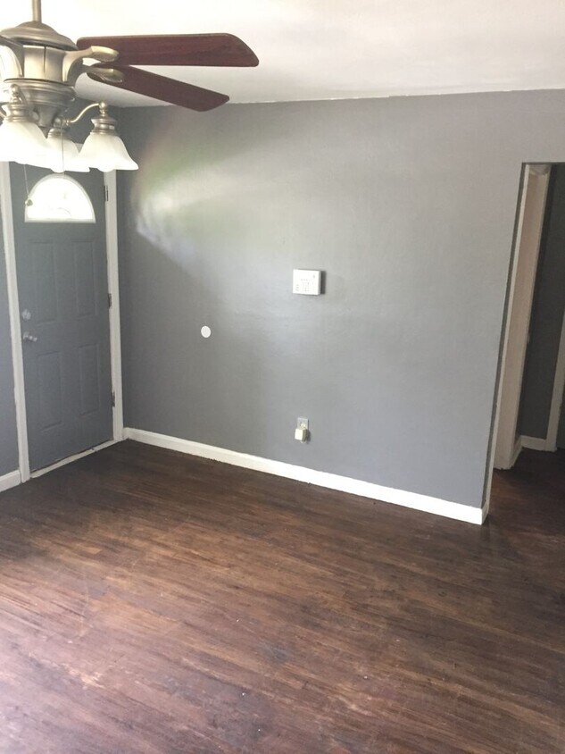 Foto principal - Beautifully Updated 3 Bedroom House! Comin...