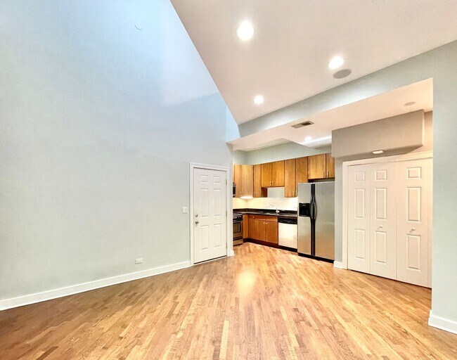 Building Photo - STEPS TO BLUE LINE -  AMAZING 2BD/2BTH DUP...