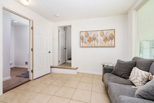 Foto del edificio - 9501 Upland Dr