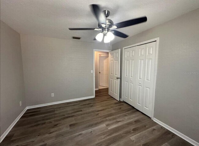 Foto del edificio - 9725 Fox Hollow Rd