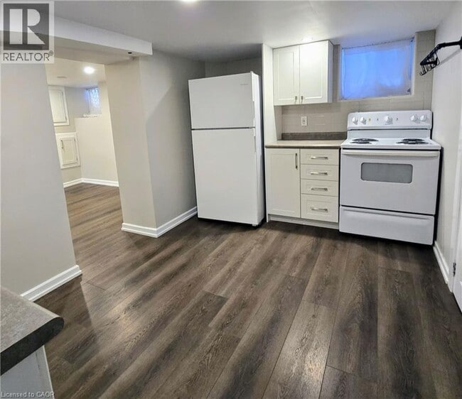 Building Photo - 147 Benton St