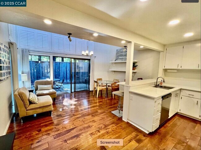 Foto del edificio - 5 Songbird Ct