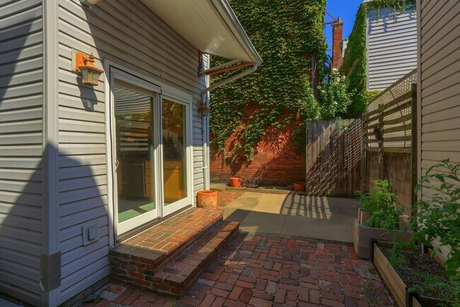 Building Photo - Modern 2-Bedroom, 3-Bath Home with Elegant...