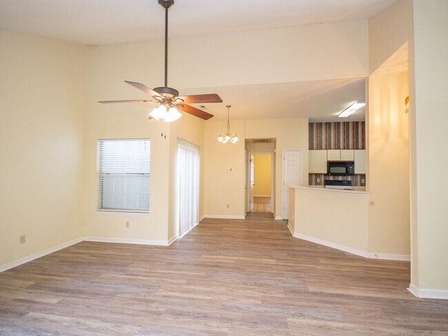 Building Photo - Location...Location....Location in Madison!