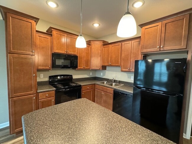 Building Photo - 2225 Cedarbrook Ct