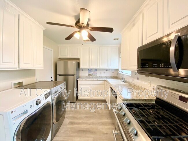 Building Photo - 13932 Pyramid Dr