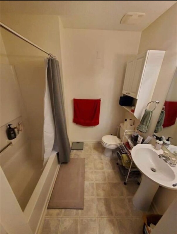 Foto del edificio - 186 University Village Dr