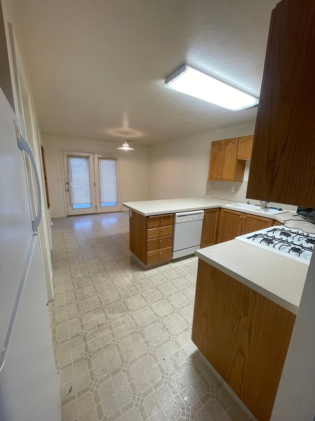 Building Photo - 1545 Talon Dr