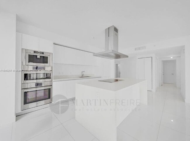 Building Photo - 300 Sunny Isles Blvd