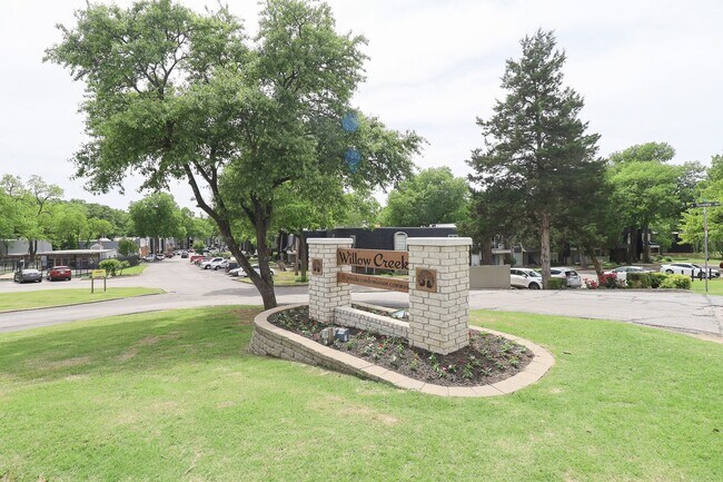 Building Photo - 2 Bed / 2 Bath Condo in Central Tulsa!